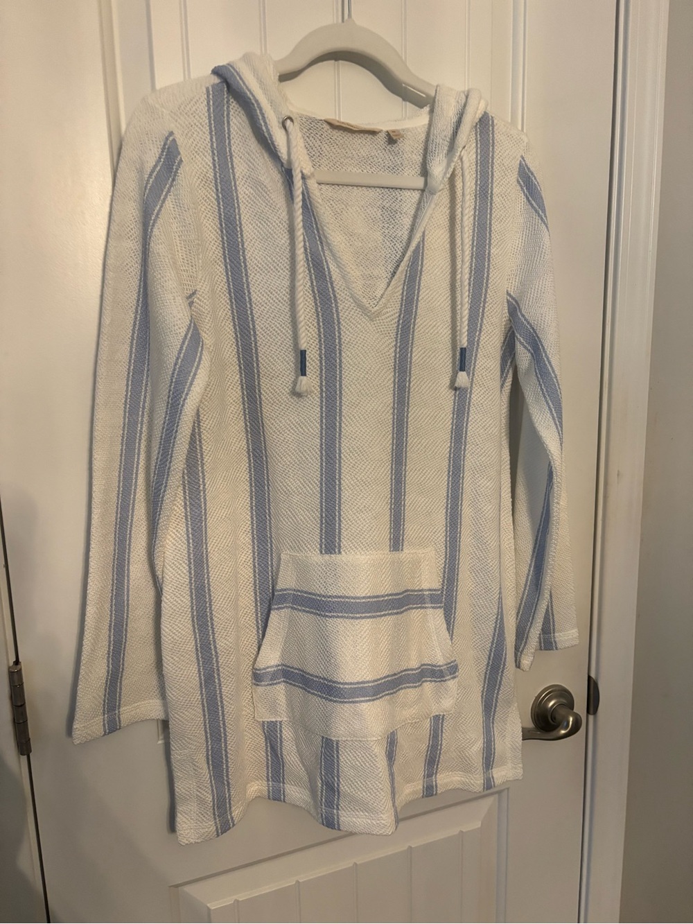 Soft Surroundings White & Light Blue V‑Neck Hooded Sweater    Size: XS